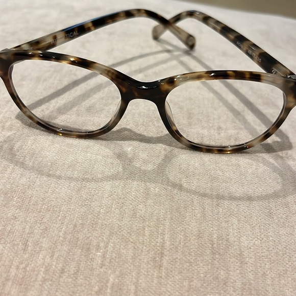 Hip Optical Roth Jr. - Picture 5 of 9